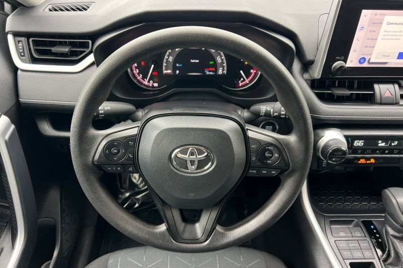 Toyota RAV4 Vehicle Full-screen Gallery Image 14
