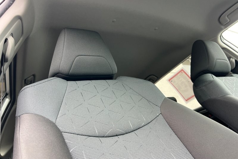 Toyota RAV4 Vehicle Full-screen Gallery Image 17