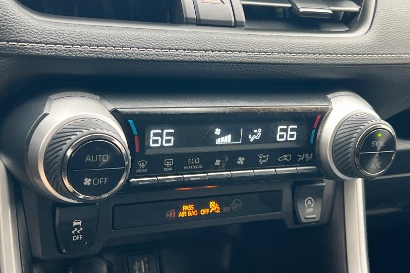 Toyota RAV4 Vehicle Full-screen Gallery Image 20