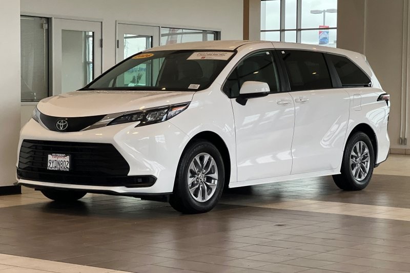Toyota Sienna Vehicle Full-screen Gallery Image 08