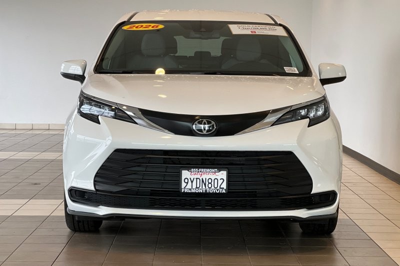 Toyota Sienna Vehicle Full-screen Gallery Image 09