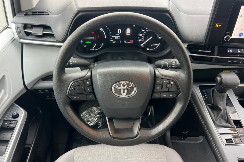 Toyota Sienna Vehicle Full-screen Gallery Image 14