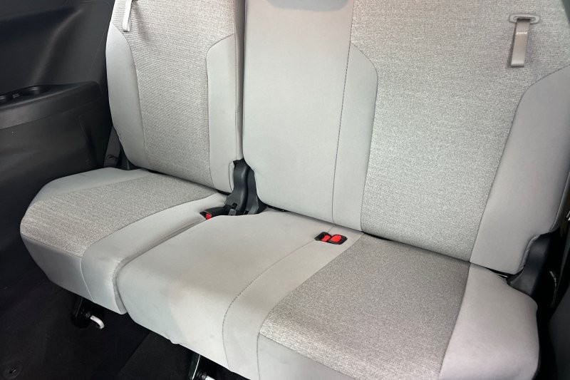 Toyota Sienna Vehicle Full-screen Gallery Image 15