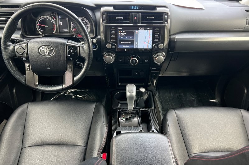 Toyota 4Runner Vehicle Full-screen Gallery Image 13