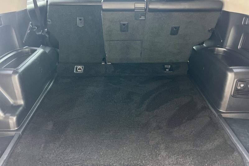 Toyota 4Runner Vehicle Full-screen Gallery Image 15