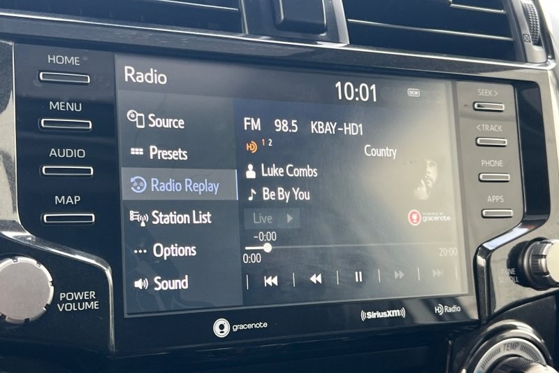 Toyota 4Runner Vehicle Full-screen Gallery Image 18