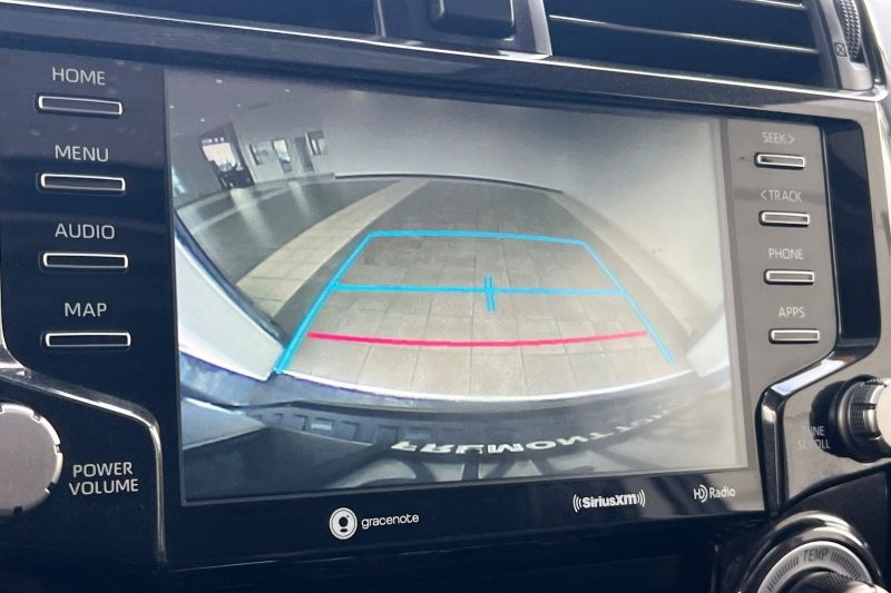 Toyota 4Runner Vehicle Full-screen Gallery Image 20