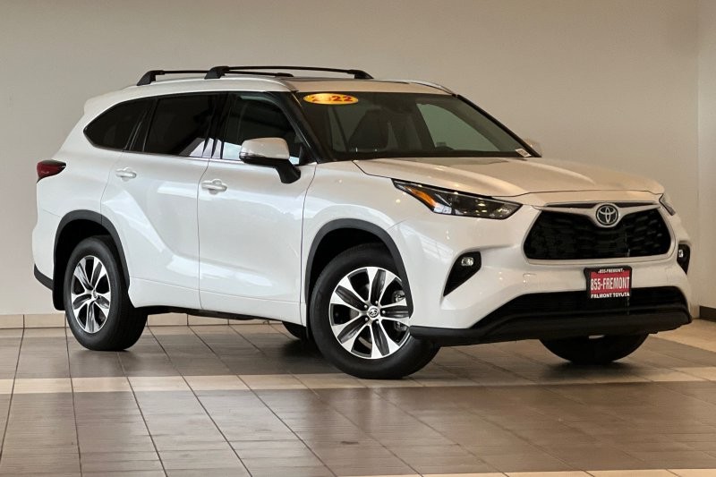 Toyota Highlander Vehicle Full-screen Gallery Image 02