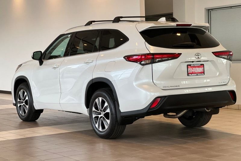 Toyota Highlander Vehicle Full-screen Gallery Image 06