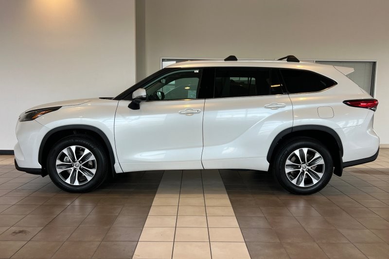 Toyota Highlander Vehicle Full-screen Gallery Image 07