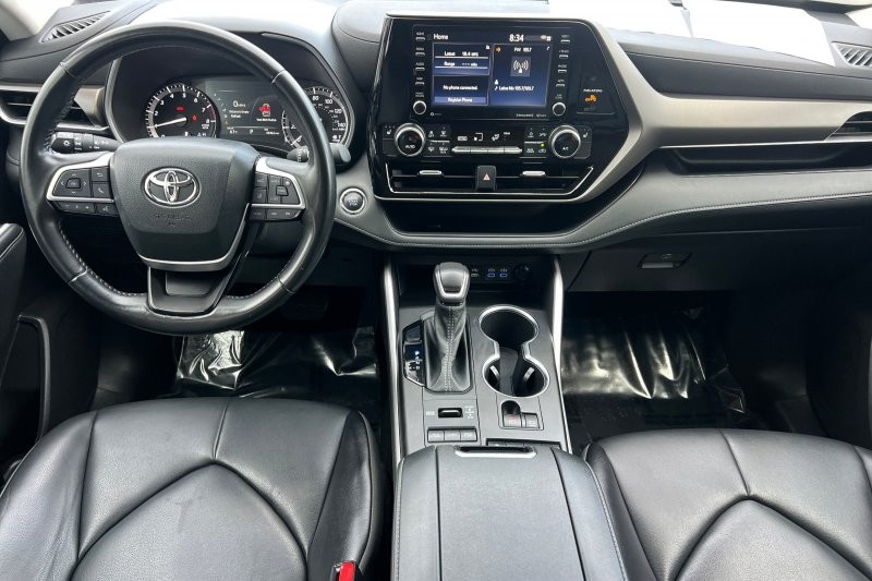 Toyota Highlander Vehicle Full-screen Gallery Image 13