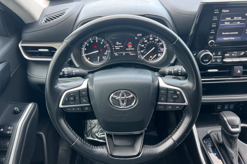 Toyota Highlander Vehicle Full-screen Gallery Image 14