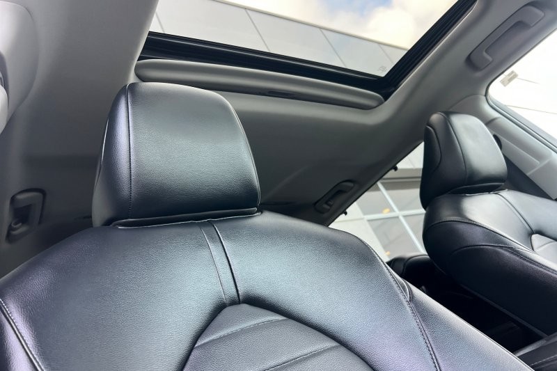 Toyota Highlander Vehicle Full-screen Gallery Image 18