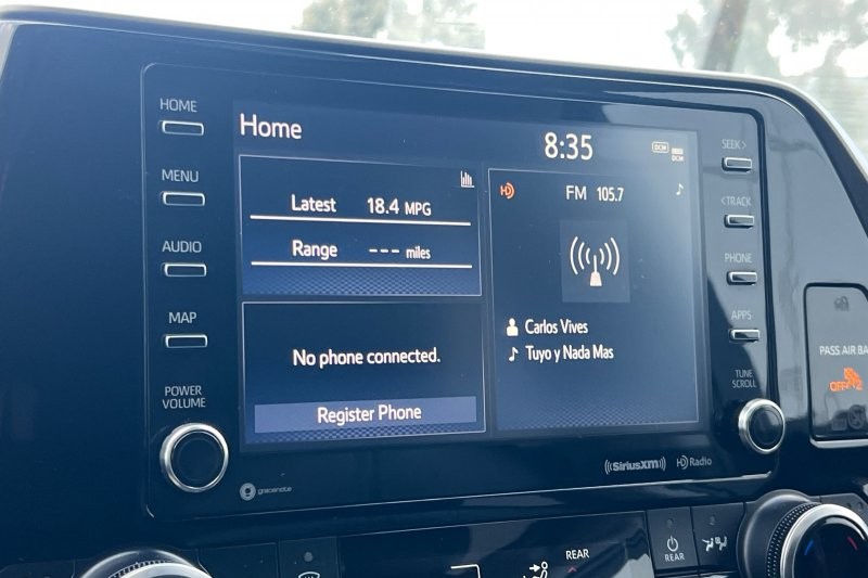Toyota Highlander Vehicle Full-screen Gallery Image 19