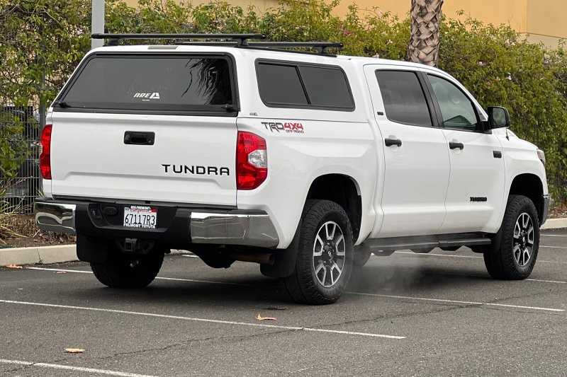 Toyota Tundra 4WD Vehicle Full-screen Gallery Image 04