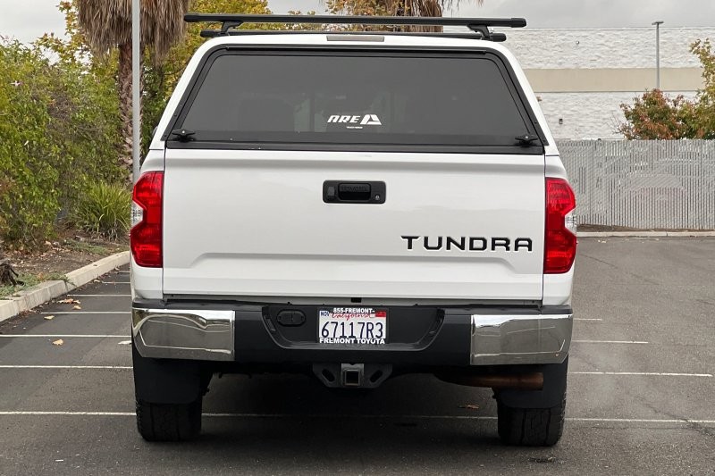 Toyota Tundra 4WD Vehicle Full-screen Gallery Image 05