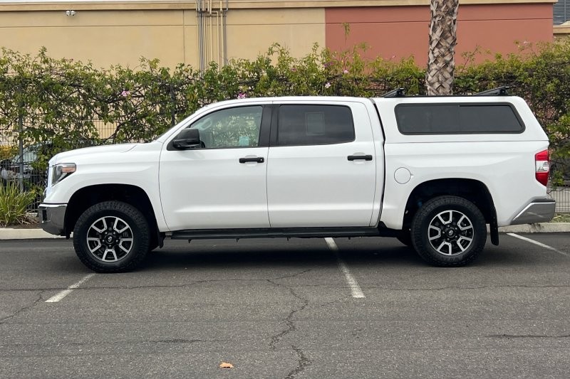 Toyota Tundra 4WD Vehicle Full-screen Gallery Image 07