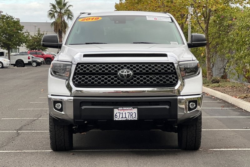 Toyota Tundra 4WD Vehicle Full-screen Gallery Image 09