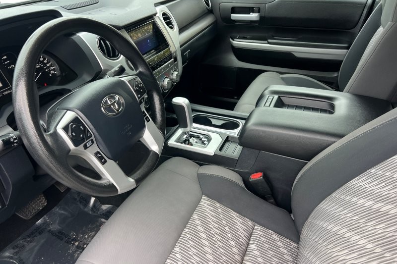 Toyota Tundra 4WD Vehicle Full-screen Gallery Image 10