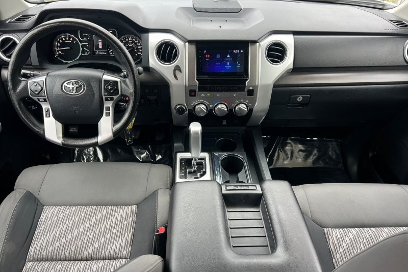 Toyota Tundra 4WD Vehicle Full-screen Gallery Image 13