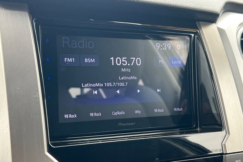 Toyota Tundra 4WD Vehicle Full-screen Gallery Image 17
