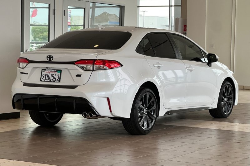 Toyota Corolla Vehicle Full-screen Gallery Image 04