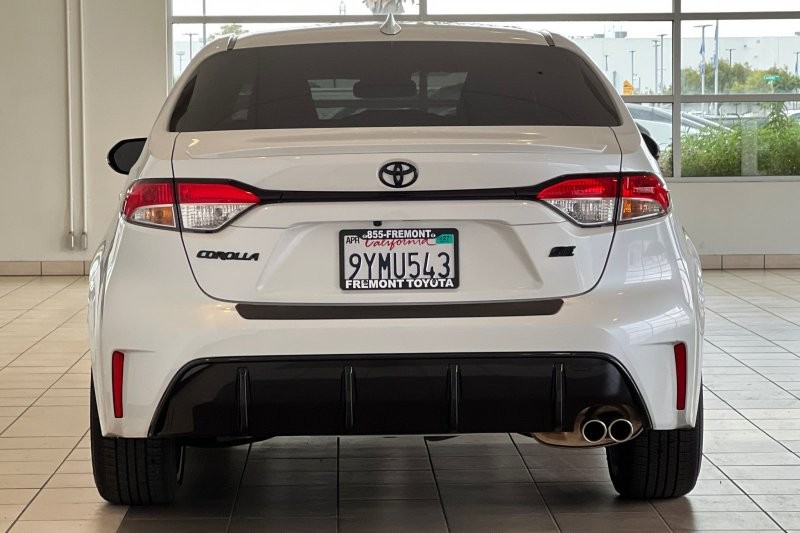 Toyota Corolla Vehicle Full-screen Gallery Image 05