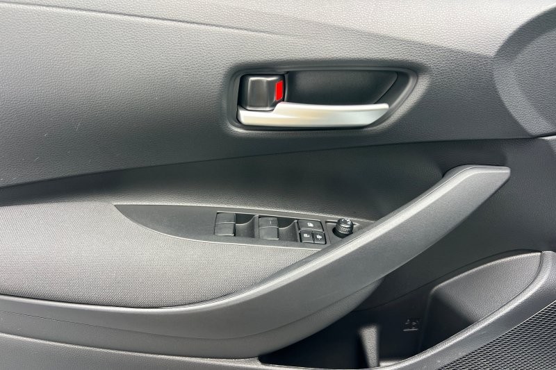 Toyota Corolla Vehicle Full-screen Gallery Image 11