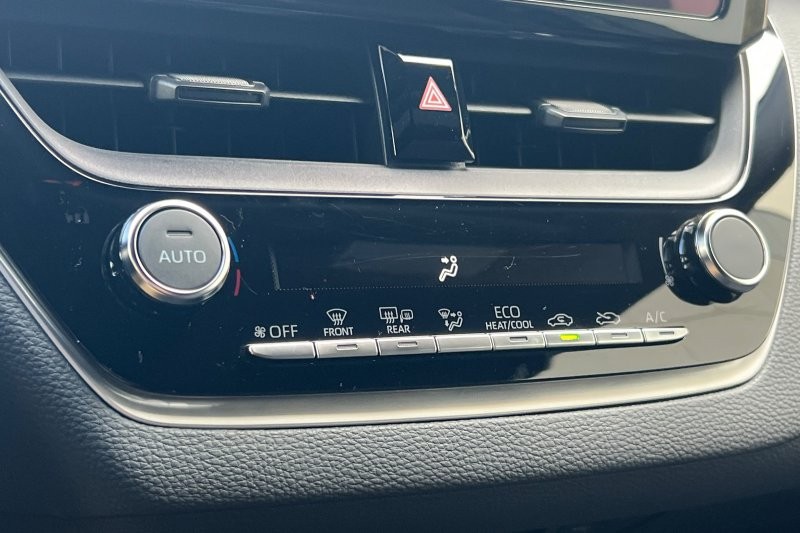 Toyota Corolla Vehicle Full-screen Gallery Image 19