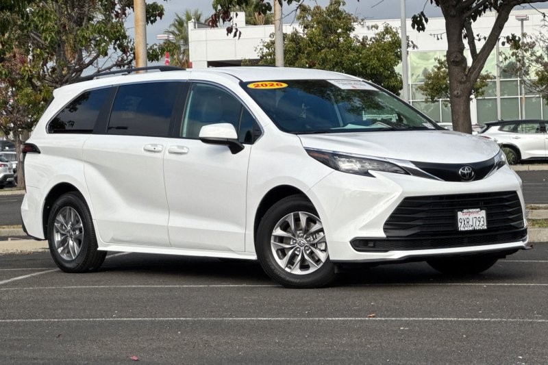 Toyota Sienna Vehicle Full-screen Gallery Image 02