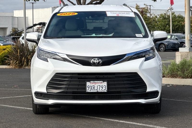 Toyota Sienna Vehicle Full-screen Gallery Image 09