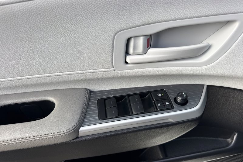 Toyota Sienna Vehicle Full-screen Gallery Image 11