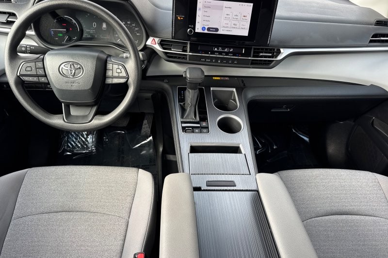 Toyota Sienna Vehicle Full-screen Gallery Image 13