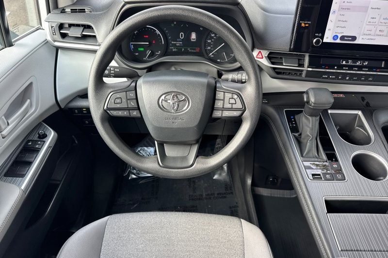 Toyota Sienna Vehicle Full-screen Gallery Image 14