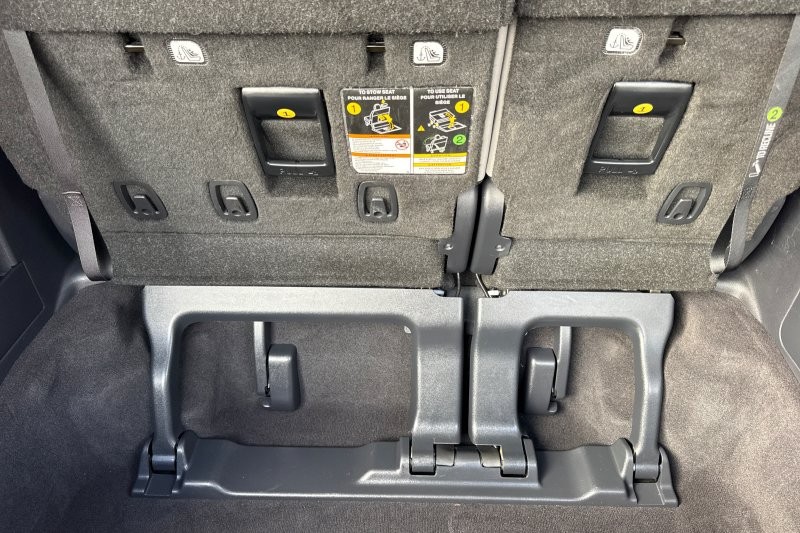 Toyota Sienna Vehicle Full-screen Gallery Image 16