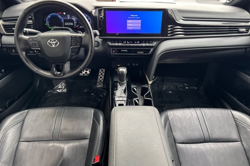 Toyota Camry Vehicle Full-screen Gallery Image 13
