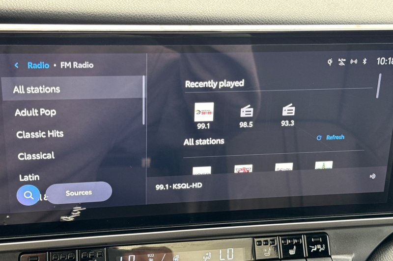 Toyota Camry Vehicle Full-screen Gallery Image 17