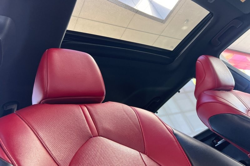 Toyota Highlander Vehicle Full-screen Gallery Image 18