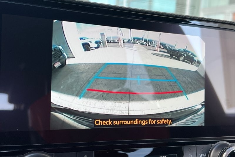 Toyota Highlander Vehicle Full-screen Gallery Image 20