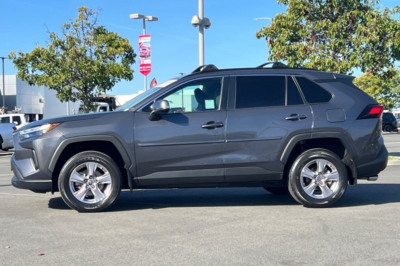 Toyota RAV4 Vehicle Full-screen Gallery Image 07