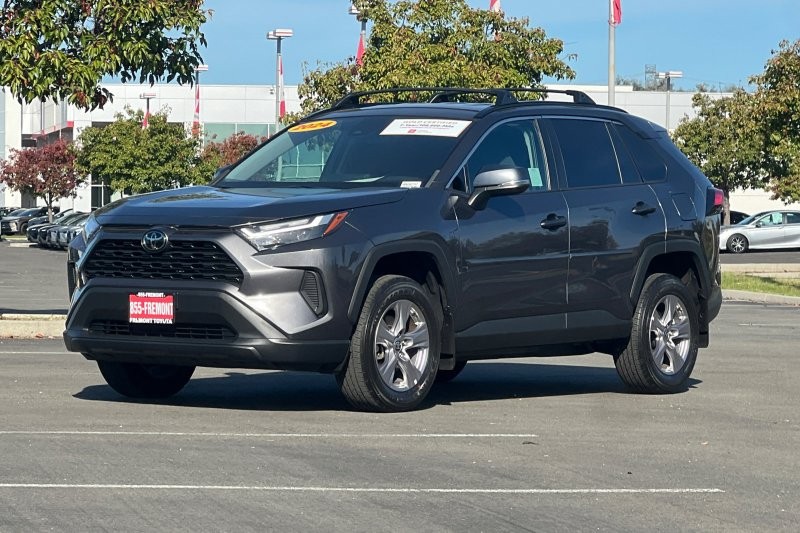 Toyota RAV4 Vehicle Full-screen Gallery Image 08