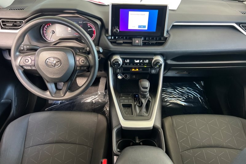 Toyota RAV4 Vehicle Full-screen Gallery Image 13
