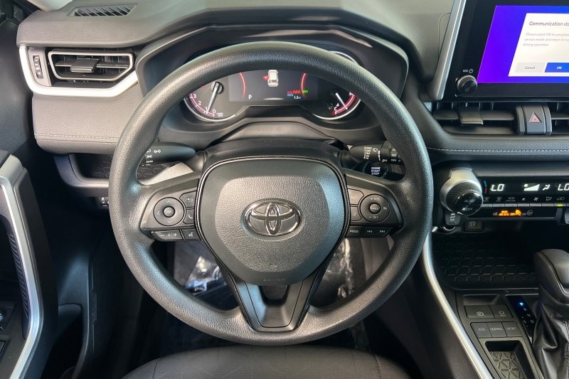 Toyota RAV4 Vehicle Full-screen Gallery Image 14
