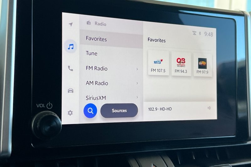 Toyota RAV4 Vehicle Full-screen Gallery Image 18