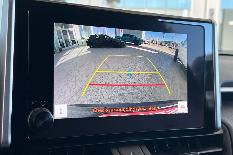 Toyota RAV4 Vehicle Full-screen Gallery Image 19