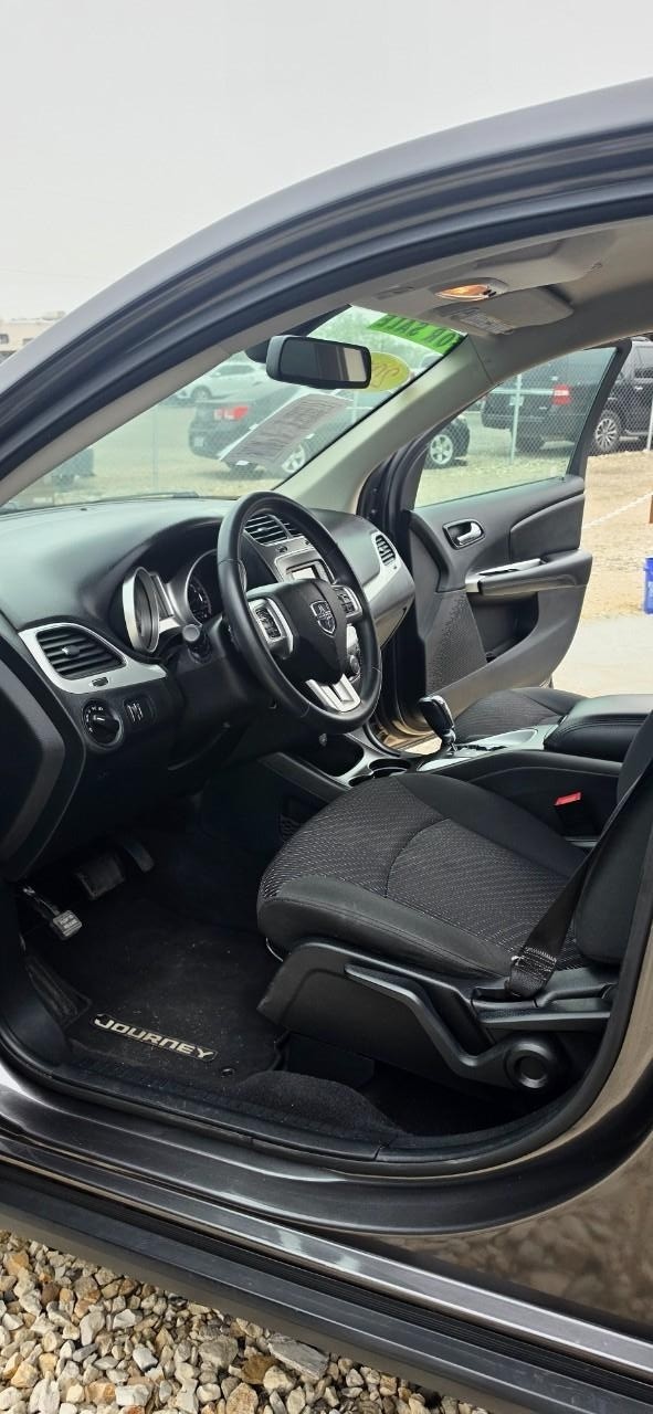 Dodge Journey Vehicle Full-screen Gallery Image 02