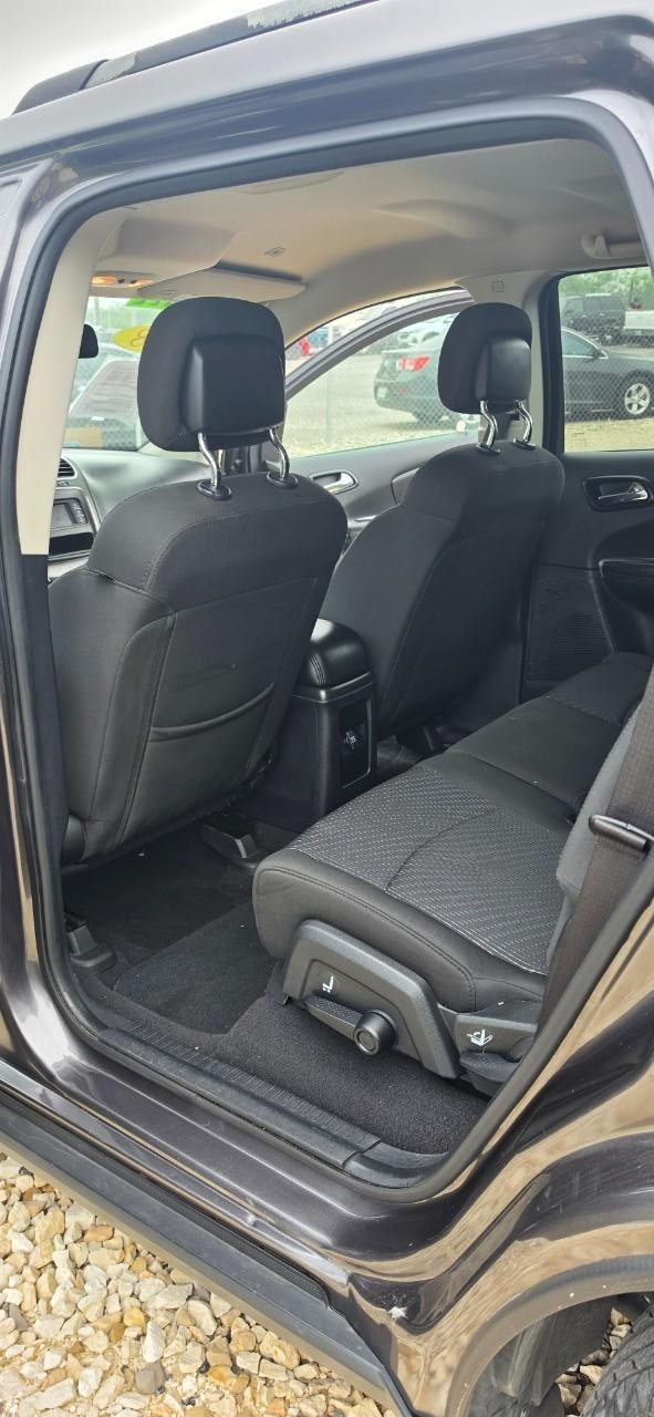 Dodge Journey Vehicle Full-screen Gallery Image 03