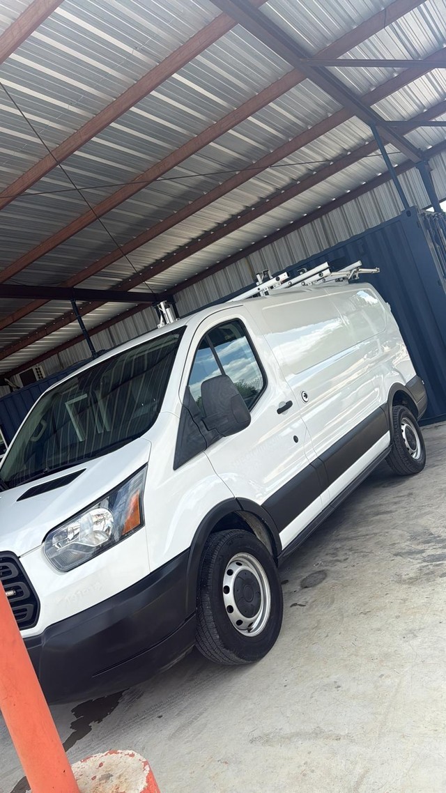 Ford Transit Van Vehicle Full-screen Gallery Image 02