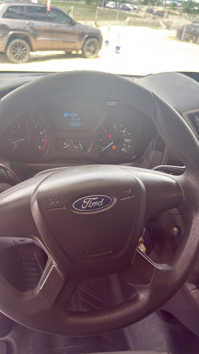 Ford Transit Van Vehicle Full-screen Gallery Image 05
