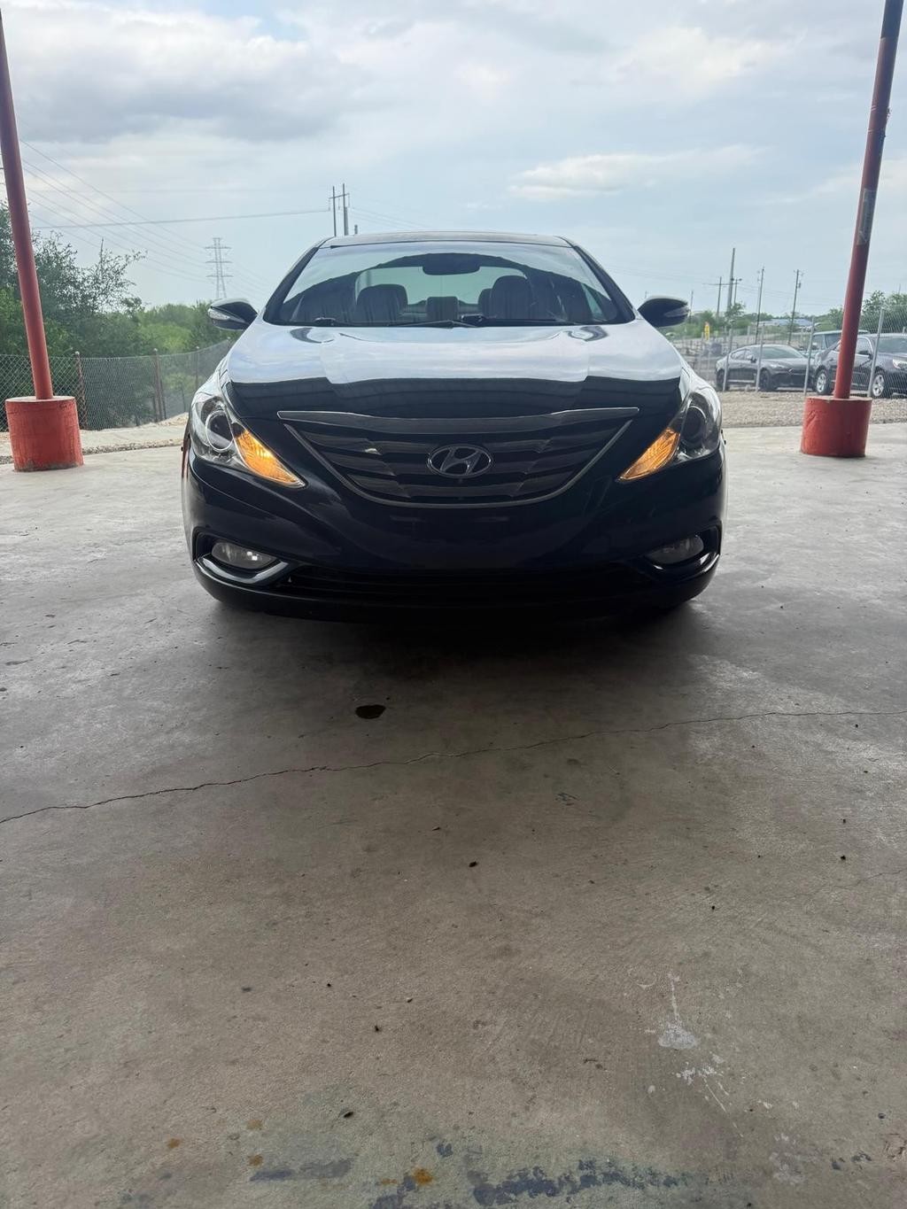 Hyundai Sonata Vehicle Full-screen Gallery Image 06